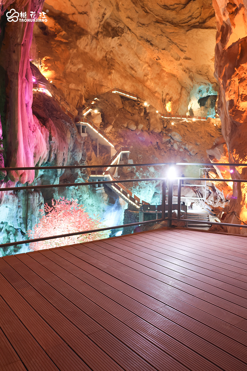 青云洞内的桃花江竹木地板