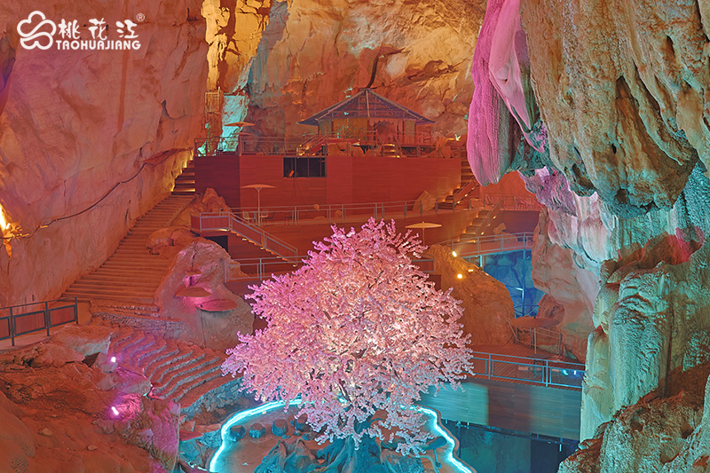 青云洞内的桃花江竹木地板